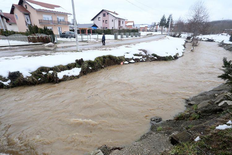 Moguće poplave digle na noge mještane, sa rijekama raste i strah